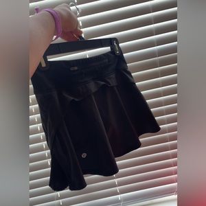 Black lulu skirt